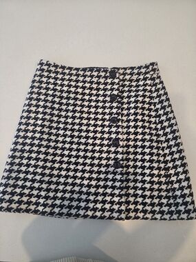 Vince Camuto Black and White Houndstooth Button-Front A-Line Skirt